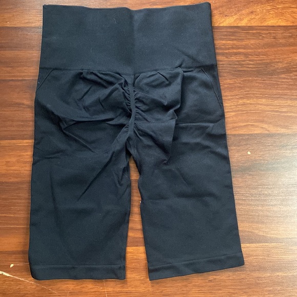 NWOT Power Gym Store Scrunch Butt Biker Shorts - Picture 2 of 2